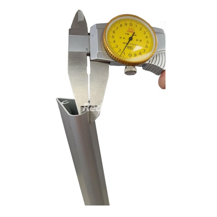 custom special-shaped triangular aluminum tubes"和"professional applications